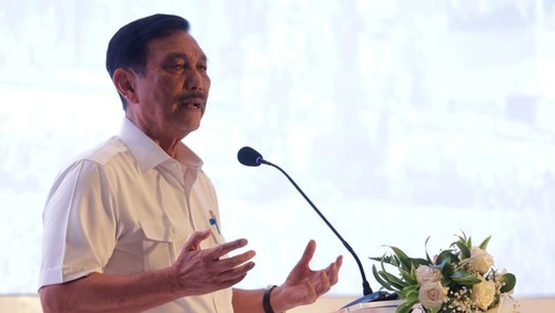 Ketua Dewan Komisioner Otoritas Jasa Keuangan (OJK) Mahendra Siregar menyampaikan paparan pada pertemuan The 4th Indonesia Fintech Summit yang diprakarasi oleh Otoritas Jasa Keuangan (OJK), BI, AFTECH, dan AFPI di Bali, Kamis (10/11/2022). OJK bersama pemerintah dan pelaku industri finansial teknologi berkomitmen terus mendukung peran industri fintech dalam mempromosikan pertumbuhan ekonomi nasional dan mendukung stabilitas keuangan nasional serta memberikan perlindungan optimal kepada masyarakat pengguna layanan fintech serta ekosistemnya. ANTARA FOTO/HO/Humas OJK/wpa/tom.