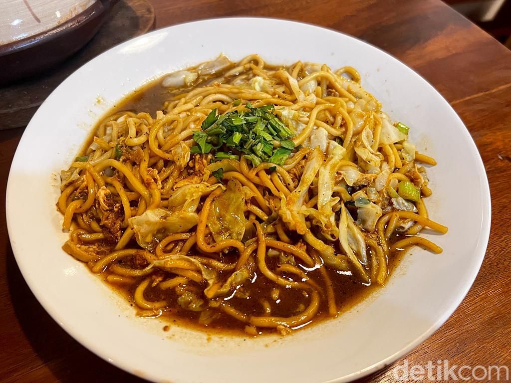 Omah Anglo: Tempat Makan Bakmi Jawa dan Bubur Bakar 'Hidden Gem' di Bekasi