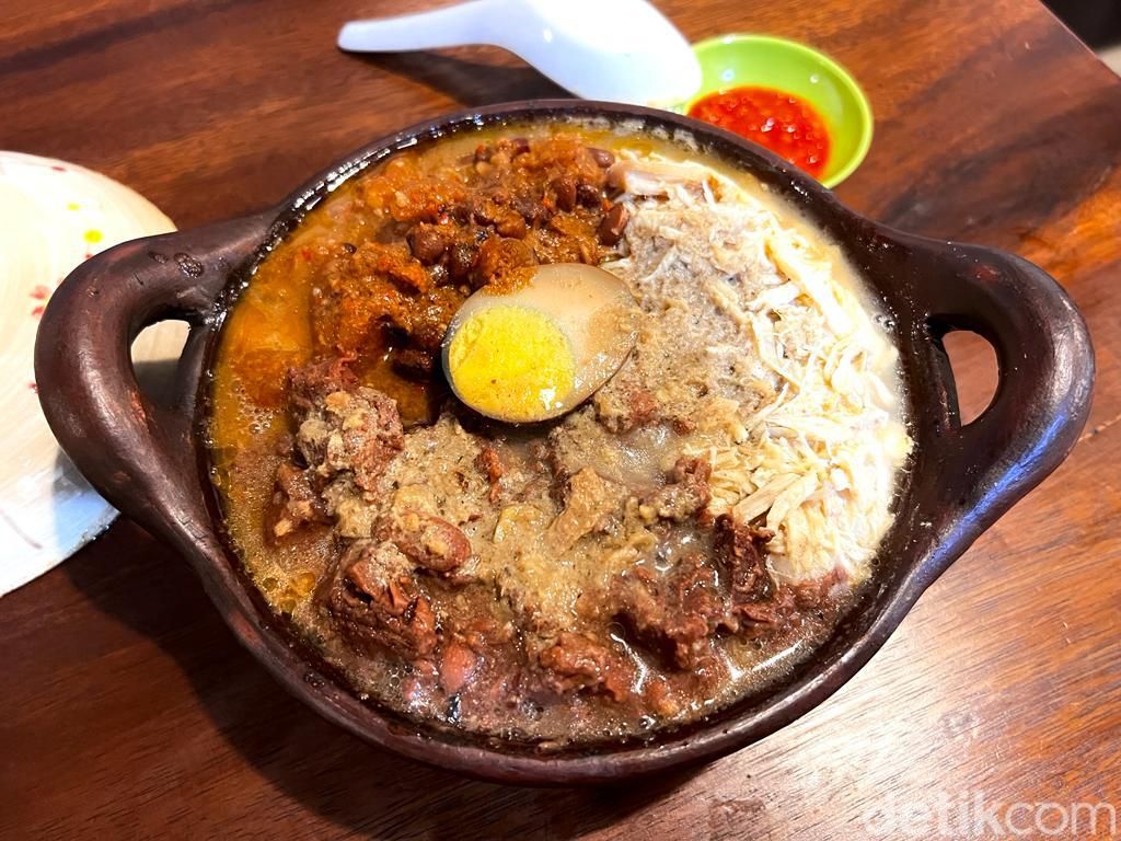 Omah Anglo: Tempat Makan Bakmi Jawa dan Bubur Bakar 'Hidden Gem' di Bekasi