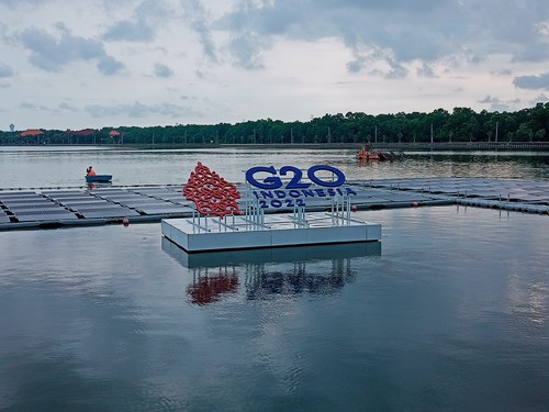 Pembangkit Listrik Tenaga Surya (PLTS) Waduk Muara Nusa Dua, Denpasar, Bali.