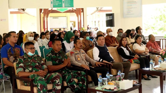 Peringati HKN 2022, Kaimana Hadirkan Kesehatan untuk Masyarakat Berbagai upaya dan langkah guna menghadirkan kualitas pelayanan kesehatan untuk masyarakat terus dilakukan oleh Pemerintah Daerah Kaimana. Ini buktinya.