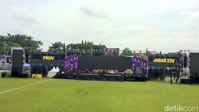 Persiapan pembukaan Porprov Jabar di Stadion Galuh, Ciamis.