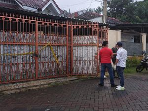 Teka-teki Tulisan Mantra dan Jejak Benda di Rumah Keluarga Kalideres