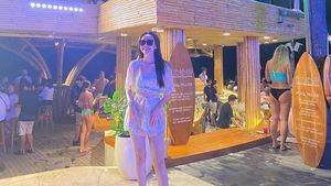Puja Friska, Aspri Hotman Paris yang Hobi Hangout di Beach Club
