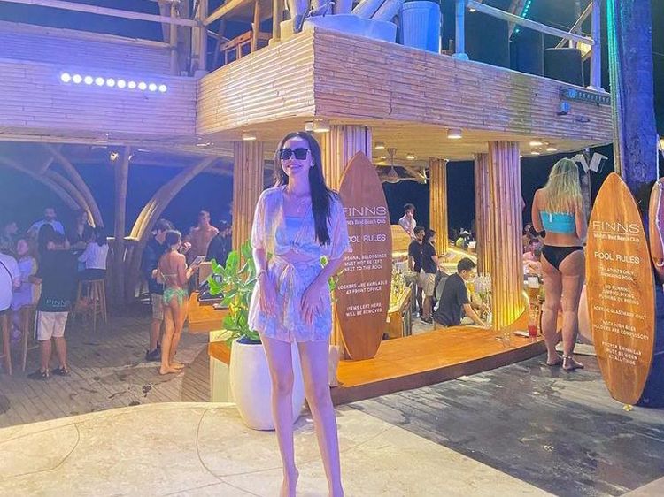 Puja Friska, Aspri Hotman Paris yang Hobi Hangout di Beach Club