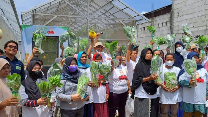 Relawan Ganjar Beri Bantuan Lahan untuk Puluhan Petani Kota di Jaktim