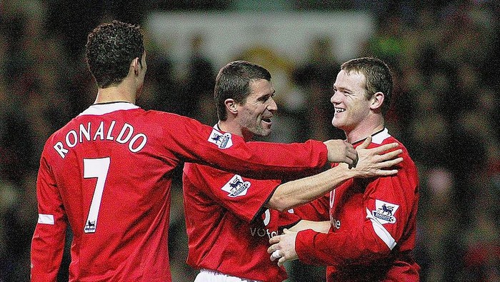 MANCHESTER, ENGLAND - DECEMBER 4:  Wayne Rooney of Manchester United celebrates scoring the second goal during the Barclays Premiership match between Manchester United and Middlesbrough at Old Trafford on December 4 2004 in Manchester, England. (Photo by Tom Purslow/Manchester United via Getty Images)