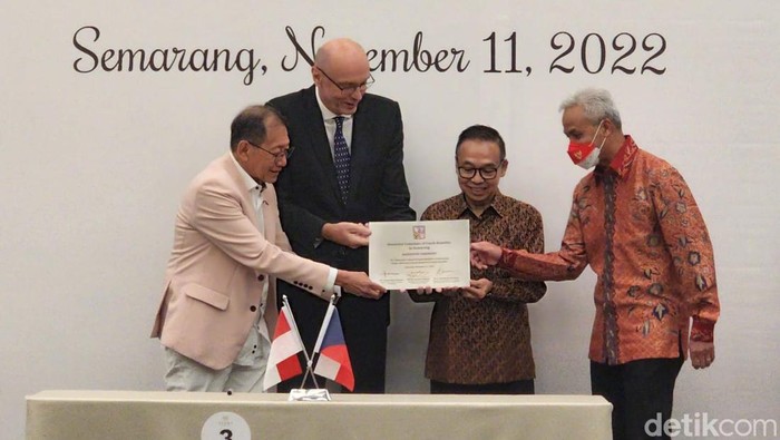 Serah terima jabatan Konsul Kehormatan Republik Ceko di Hotel Padma Semarang, Jumat (11/11/2022).