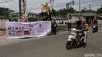 Petugas KCI Gelar Aksi Dahulukan Kereta untuk Cegah Kecelakaan
