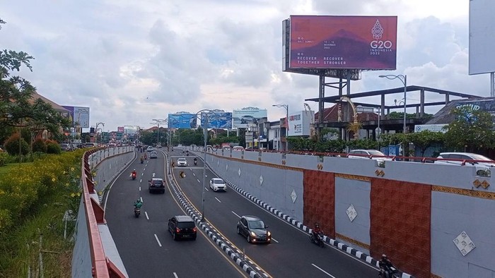 Suasana underpass Simpang Dewa Ruci, Kuta, Kabupaten Badung, Bali, jelang KTT G20, Sabtu (12/11/2022).