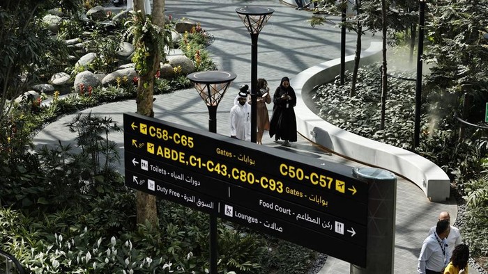 Taman tropis di Bandara Hamad Qatar