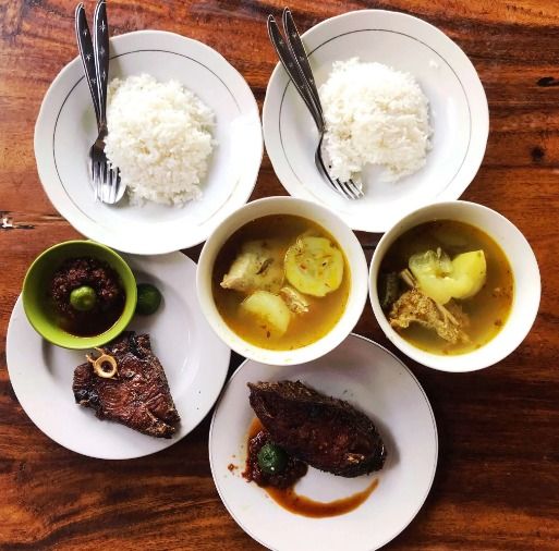 5 Tempat Makan Viral Ini Hanya Jual Satu Menu Saja Tapi Diantre Pembeli