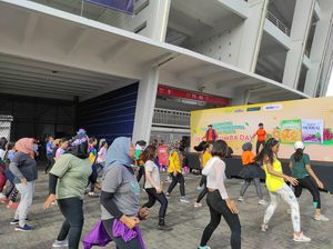 Antusiasme Anak Muda hingga Emak-emak Zumba Bareng di GBK Senayan