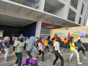 Antusiasme Anak Muda hingga Emak-emak Zumba Bareng di GBK Senayan