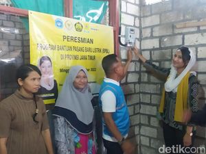 551 Rumah Tangga Tak Mampu di Lamongan Dapat Sambungan Listrik Gratis