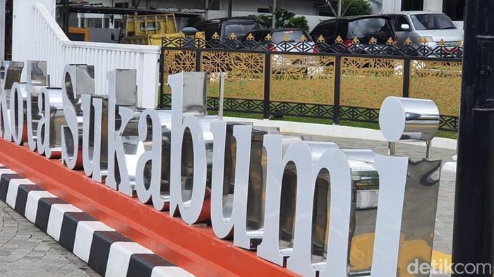 Aksara Sunda di Landmark Sukabumi dicopot.