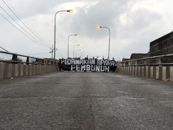 Aremania Blokade Fly Over Tuntut Keadilan Bagi Korban Tragedi Kanjuruhan