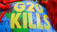 Dalam keterangannya, tujuan utama dibentuknya G20 adalah untuk menemukan solusi bersama atas kondisi ekonomi global. Tapi sayangnya, jelas keterangan pers tersebut, entitas G20 itu sendiri terus mengedepankan kepentingan segelintir dalam model ekonomi usang berbasis PDB yang secara sistematis menggerus bumi dan memperburuk krisis iklim.