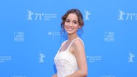 Perempuan yang lahir di Lisbon, Portugal, kini tengah menjadi perhatian publik tak hanya soal kisah romansanya namun juga tato yang ada di bagian pundak belakang.  Foto: Getty Images for European Shooti/Andreas Rentz