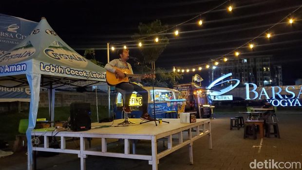 Aneka kuliner food truck di Jogja. Foto diambil Jumat (11/11/2022)