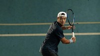 Dion Wiyoko menyebut dirinya memulai bermain tenis sejak Mei lalu. Kini ia mengaku begitu ambisius dan intens berlatih tenis 4 hingga 5 kali dalam seminggu.“Gue ambisius, seminggu tuh intens banget gue bisa sehari empat kali (main tenis), soalnya gue ngerasa ini olahraga yang gue enjoy banget,” ucap Dion dikutip dari Instagram vindes.ig, Senin (7/11/2022). (Instagram @dionwiyoko)