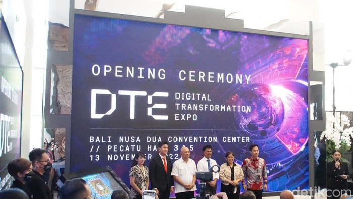 Menteri Komunikasi dan Informatika (Menkominfo) Johnny G. Plate resmi membuka Digital Transformation Expo (DTE) yang merupakan side event KTT G20 Bali.