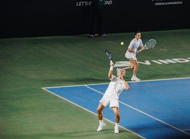 Sementara, Enzy satu tim dengan Dion Wiyoko. Inilah potret kompak keduanya saat dilapangan. Foto: Dok. Instagram