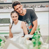 Di pertandingan yang digelar di Tenis Indoor Senayan, Jakarta, Sabtu (12/11/2022) itu, Wulan Guritno ditemani dengan sang kekasih Sabda Ahesa. Foto: Dok. Instagram