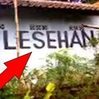 Ada lesehan di WC umum? Tulisannya sungguh bikin bingung. Kalau menurut kamu ini kira2 maksudnya apa ya? Foto: 1cak.com