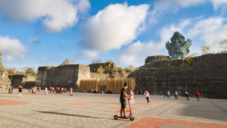 Garuda Wisnu Kencana Taman Budaya Garuda Wisnu Kencana (GWK) terus bersolek menjelang pelaksanaan KTT G20.