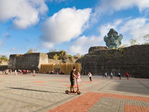 Libur Lebaran, Pengunjung GWK Naik Dua Kali Lipat