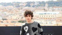 Timothée Chalamet menghadiri red carpet dan pemotretan film Bones and All di Hotel De La Ville, Roma, Italia, pada 12 November.  Foto: WireImage/Franco Origlia