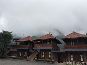 Mengintip View Menawan dari Hotel Joglo yang Tradisional