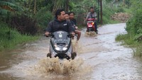 Seperti diketahui, wilayah tersebut langanan banjir di kala musim hujan.