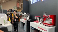 Peralatan kopi ternaa dunia untuk keperluan kafe atau kebutuhan pribadi tersedia dalam berbagai ukuran. Harganya 2 juta hingga ratusan juta rupiah. Foto: Detikfood
