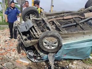 Pengemudi Mobil yang Tewas Tertabrak KA di Sidoarjo Pulang dari Gresik