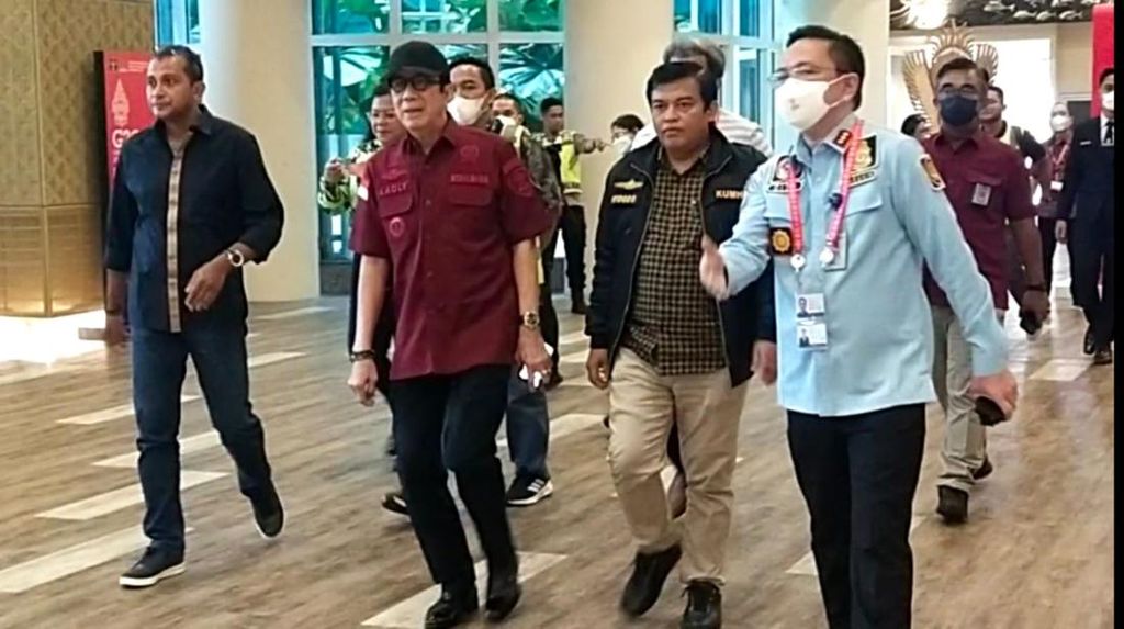 Menkumham Cek Alur Kedatangan Delegasi G20 di Bandara Ngurah Rai