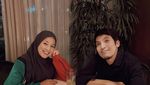 Keseruan Desta Mahendra saat Makan Bareng Keluarga dan Geng The Prediksi