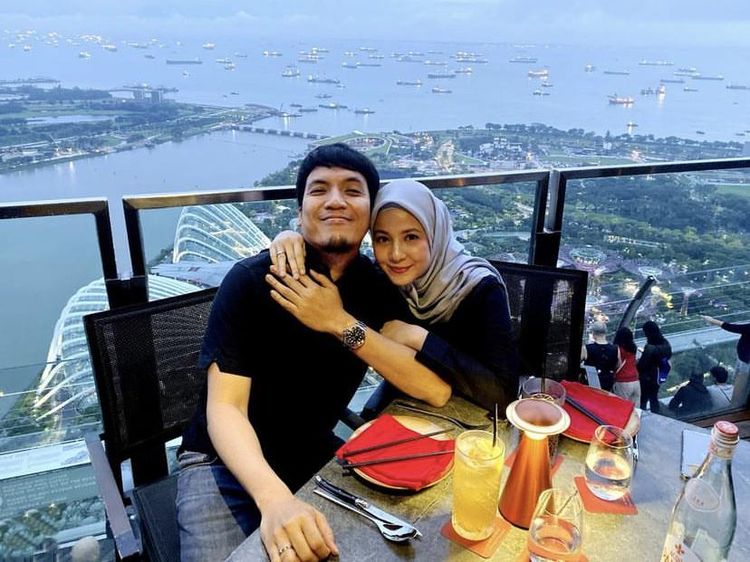 Keseruan Desta Mahendra saat Makan Bareng Keluarga dan Geng The Prediksi