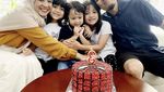 Keseruan Desta Mahendra saat Makan Bareng Keluarga dan Geng The Prediksi