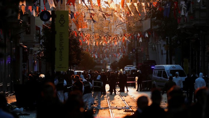 Ledakan hebat terjadi di wilayah Istiklal, Istanbul, Turki. Empat orang yang sebelumnya dilaporkan tewas ini bertambah menjadi enam orang.