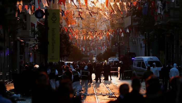 Korban Tewas Ledakan di Istanbul Turki Bertambah Jadi 6 Orang Ledakan hebat terjadi di wilayah Istiklal, Istanbul, Turki. Empat orang yang sebelumnya dilaporkan tewas ini bertambah menjadi enam orang.