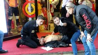 Sejumlah ambulans langsung bergegas menuju TKP ledakan.