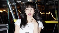 Di samping kemampuan menarinya, Lalisa Manoban atau yang lebih dikenal dengan Lisa BLACKPINK menjadi sorotan banyak orang lantaran memiliki proporsi tubuh yang ideal. Tak jarang dari warganet mempertanyakan rahasia tubuh rampingnya tersebut. (Instagram @lalalalisa_m)