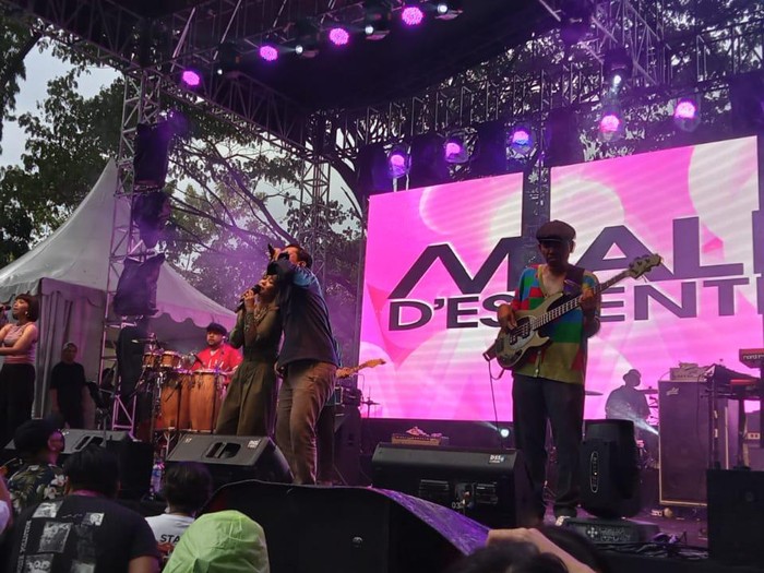 Maliq & DEssentials manggung di JGTC.