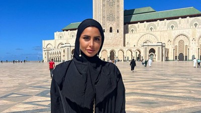 Potret Marine, Model Prancis yang Masuk Islam, Momen Umrah Jadi Sorotan