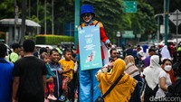 CFD Jakarta tetap ramai di tengah naiknya kasus COVID-19 di Indonesia. 