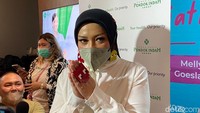 Penyanyi Melly Goeslaw berhasil memangkas BB hingga 23 kilogram dalam kurun waktu 3 bulan. Ia mengungkapkan, salah satu metode yang dijalaninya demi menurunkan BB adalah operasi bariatrik. (Foto: Alethea Pricila)