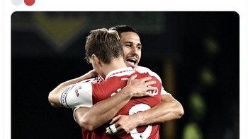 Tentu saja semua pemain Arsenal saat ini sangat senang karena akan lama di puncak. Foto: Twitter
