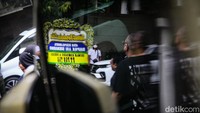Sejumlah pelayat juga sudah berdatangan di rumah duka Ari Soemarno.